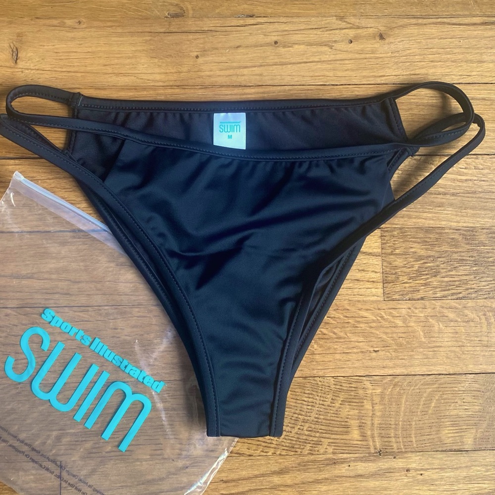 NWT Black bikini bottoms cut out sides. Sports Illustrated Swim. Venus size M